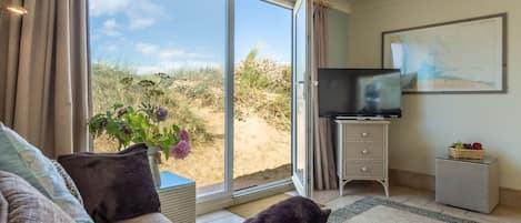 Westward Ho: Sitting room with door to the dunes