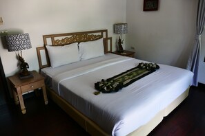 King Sized Bed with private bathroom with hot tub. Private terrace.