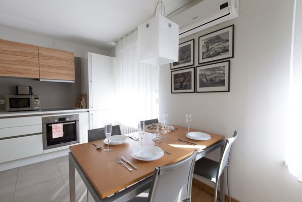 Dining area for up to 5 persons with fully equipped kitchen