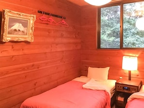 ・ It is a room where you can feel the warmth of wood.