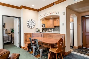 Dinning & Kitchen