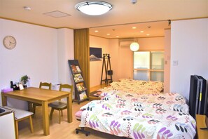 When using with 4 to 6 people, a simple bed can be added (photo shows 5 people).