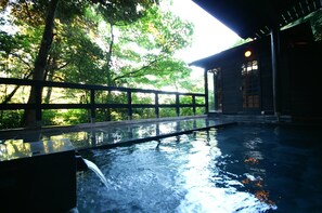Free large outdoor bath