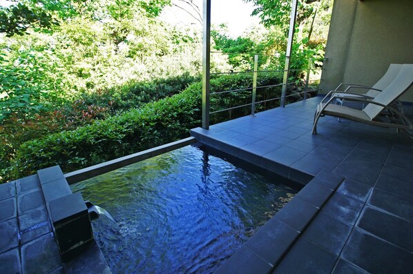 Natural outdoor bath room