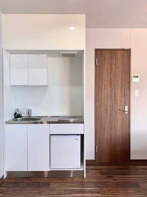All 3 rooms have a kitchenette (1 IH stove, refrigerator, and self-catering equipment are also permanently installed)