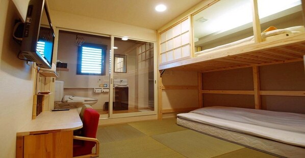 Japanese Style Twin (Loft Bed) 【No Smoking】