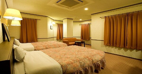 Twin room with Bandai Mountain -rosa-