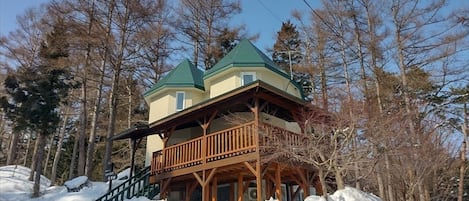 Exterior of Rhododendron Building 6