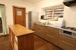 Rhododendron Building 10 Kitchen