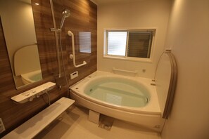 Rhododendron Building 10 Bath