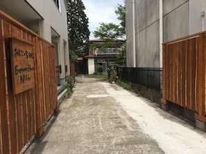 This house was built in Showa era about 40 years ago. Typical old Japanese people's house. You can feel and touch Japanese people's life style.