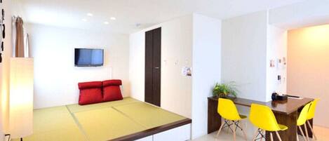 ・ Private room 303 / A spacious 40m2 space that can protect your private life.