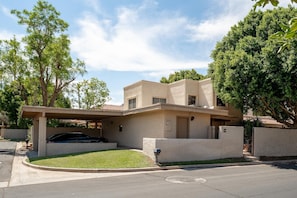One car carport for your use.