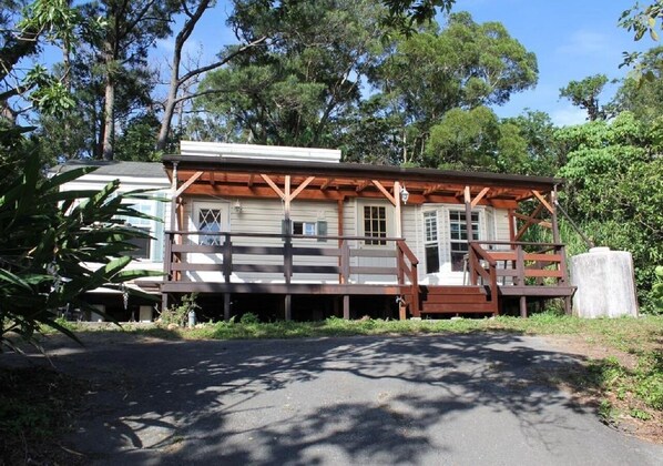 ・ Double Suite: A cottage with a loft that can accommodate 1 to 4 people
