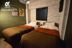 There are 2 single beds in the bedroom.