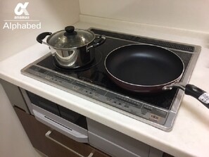 簡単な調理器具もございます。※調味料は衛生上の観点からご用意しておりませんのでご了承ください。