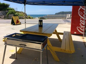 How about BBQ while watching the sea