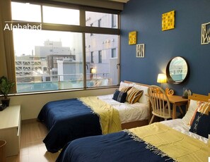 Scandinavian-style bedroom (2 double beds)