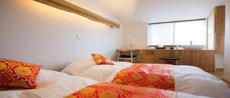 【Non-Smoking】 Twin Room 14 sqm ■ Free Wi-Fi connection