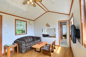 ・ Twin suite: Living room with a bright impression based on white