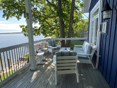 Modern Waterfront Lake House on Georgian Bay