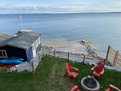 Modern Waterfront Lake House on Georgian Bay