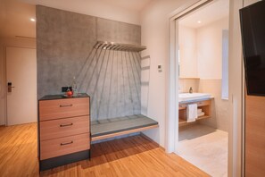 Doppelzimmer 1, 2, 3 und 5 mit Dusche und WC-Zimmer1.3