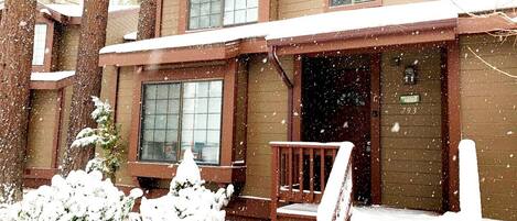 Snow covered Big Bear Cool Cabins, Junipine Lakefront Condo front