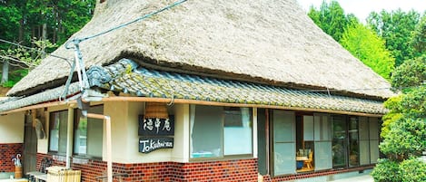 ・[Main building exterior] 2-story house with thatched roof