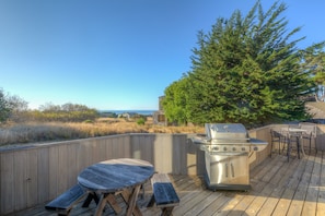 Deck with gas BBQ & patio furniture