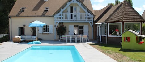 vue de la maison depuis le jardin