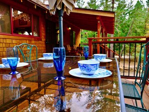 Enjoy dinner al fresco amongst the tall pine trees. - Enjoy dinner al fresco amongst the tall pine trees.