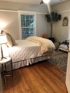 Queen Bedroom, relaxed atmosphere