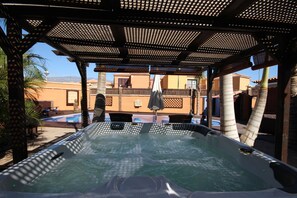 Bain à remous extérieur