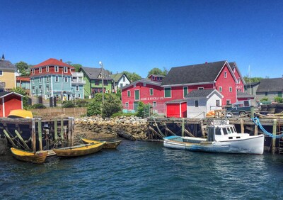 Oceanfront Air Conditioned Boat House - One of a Kind! With Water Access.