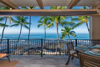 Gorgeous Renovated Oceanfront Condo - AC & Free WIFI/Parking/Cable