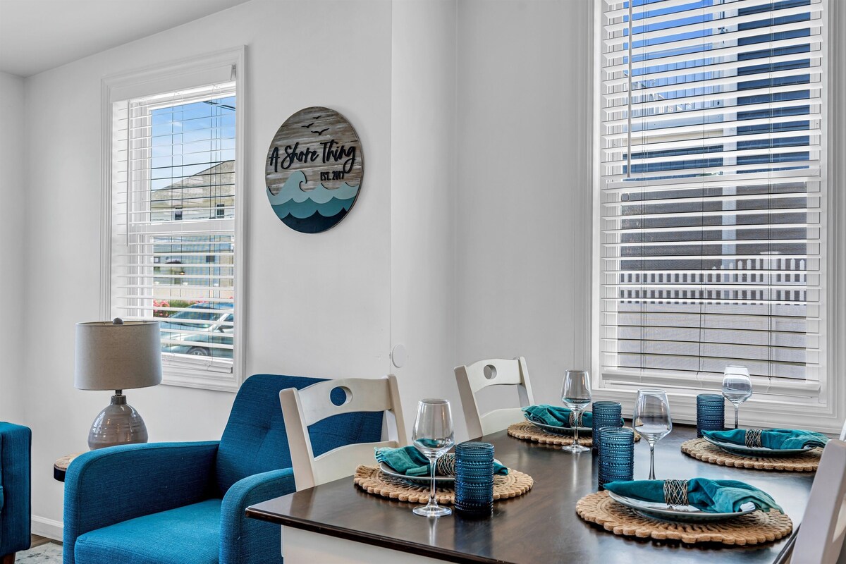 Highly Rated Beach House 3.5 Blocks to Beach & Main St. | 6 Badges, Grill, Patio