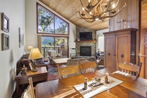 Dining room to living room