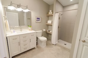 Colony Suites (Suite 6) Bathroom