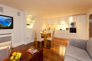 Kitchen/Dining Area