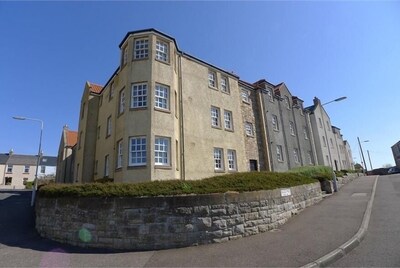 Beautiful and spacious ground floor apartment with view of harbour in Anstruther