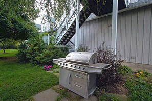 Outdoor grill