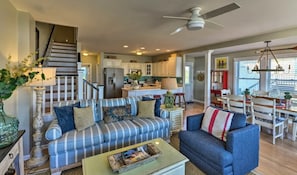 The main room consisting of living room, dining area and kitchen.