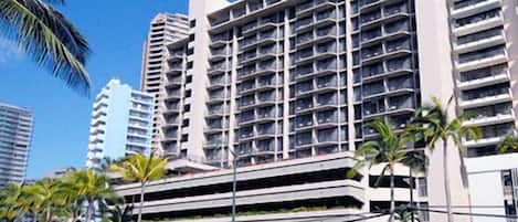 Aqua Palms at Waikiki, Building.
Ala Moana Blvd #218.