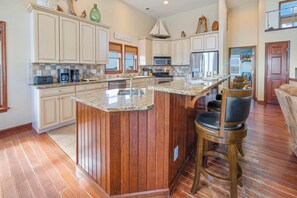 Surf or Sound Realty - 912 - Redemption - Kitchen -2