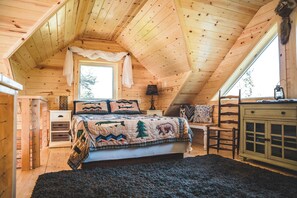 Queen size lofted bedroom