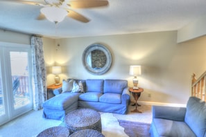 Main Floor Living Room with Deck Yonah Mountain Views 55" Roku TV Live TV