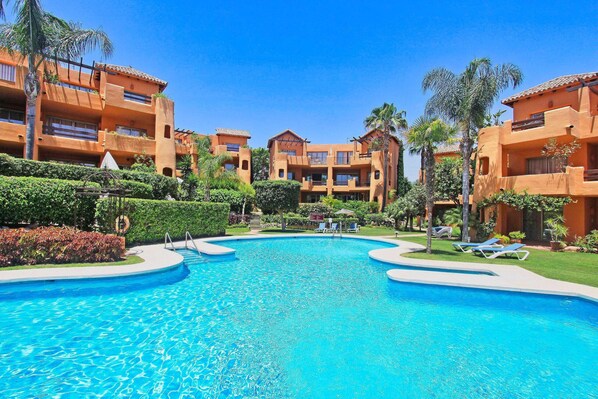 Swimming pool