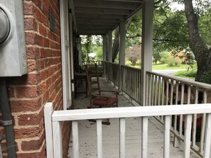 Front Porch Access available to Guests