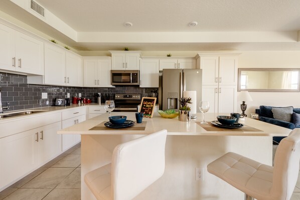 Fully equipped and clean kitchen